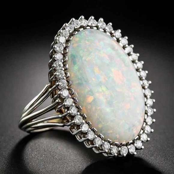 Elegant Opal and Diamond Women's Ring - Picture 2 of 8